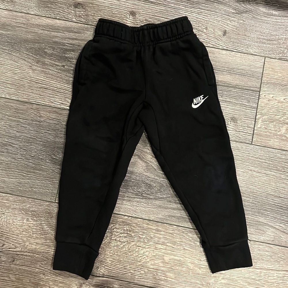 3T black NIKE jogging pants